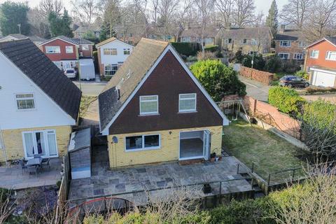 10 Ashdown Close, Haywards Heath, RH16 3NR