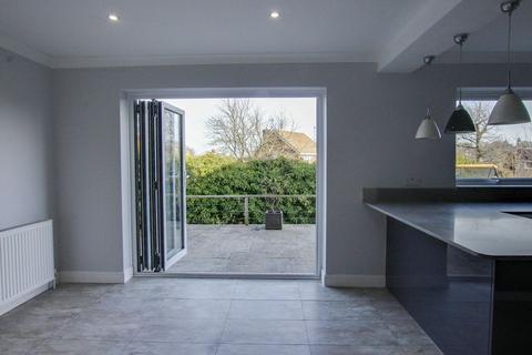 10 Ashdown Close, Haywards Heath, RH16 3NR