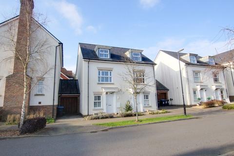 4 bedroom semi-detached house for sale, Trubwick Avenue, Haywards Heath, RH16