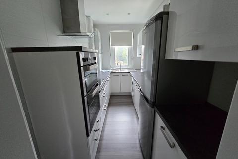 2 bedroom flat to rent, Kingsland Drive ~ Glasgow South