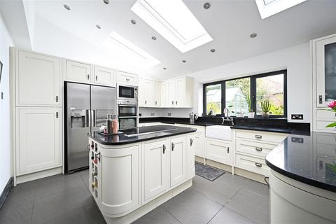 4 bedroom semi-detached house for sale, Lea Road, Dronfield