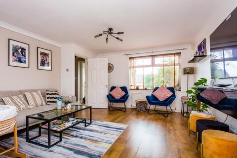 67 Ashridge Close, Rushden, NN10 9HS