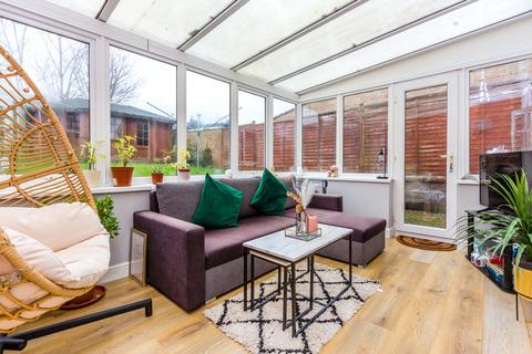 3 bedroom semi-detached house for sale, Ashridge Close, Rushden NN10