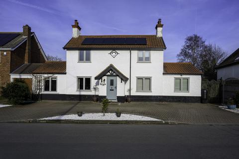 4 bedroom detached house for sale, Falkenham Road, Ipswich IP10