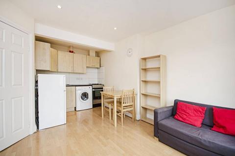 2 bedroom apartment to rent, Finchley Road, London NW11