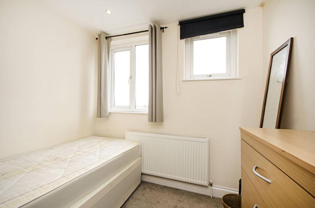 1019a Finchley Road bedroom.jpeg