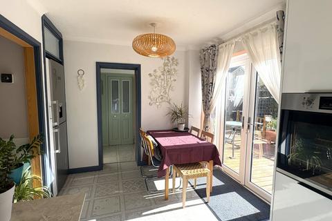 4 bedroom detached house for sale, Poplars Road, Banbury, OX17