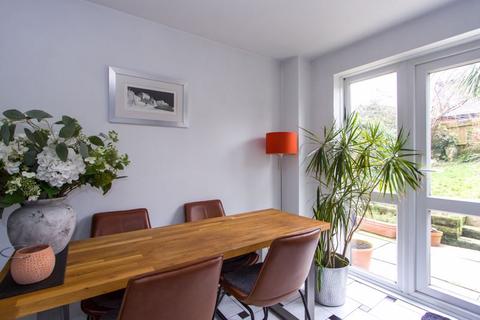 2 Cannington Close, Sully, Penarth, CF64 5EU