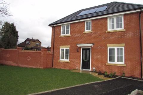 3 bedroom detached house to rent, Deer Hill Drive High Crompton