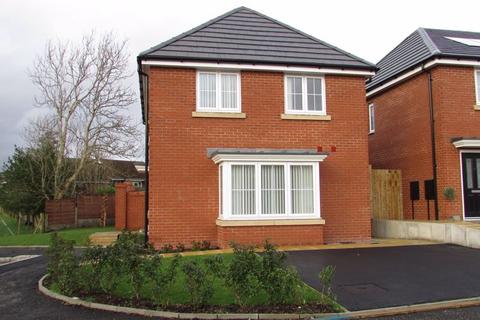 3 bedroom detached house to rent, Deer Hill Drive High Crompton