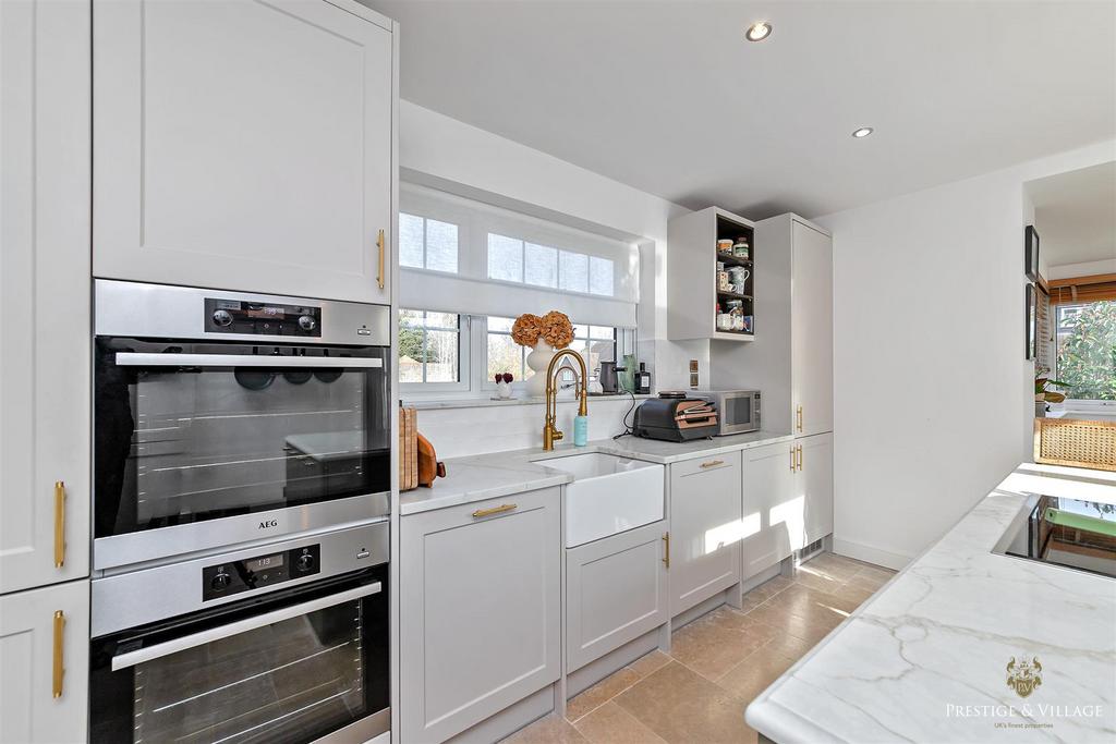 11 Kitchen 29 Cobden Hill Logo-16.JPG