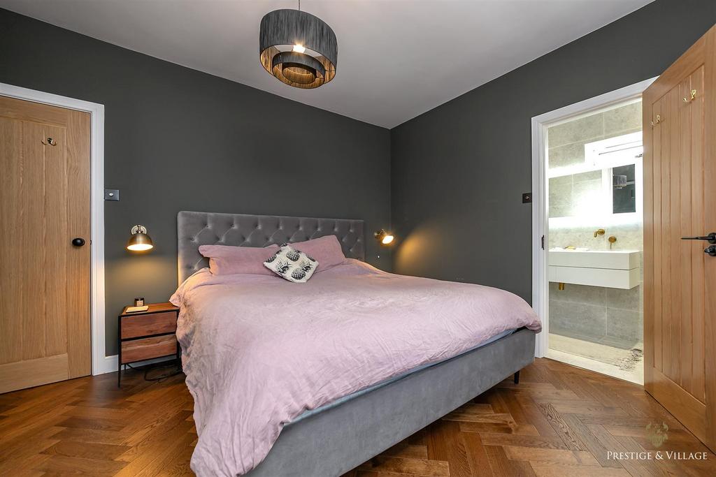 20 Bed 1 29 Cobden Hill Logo-48.JPG