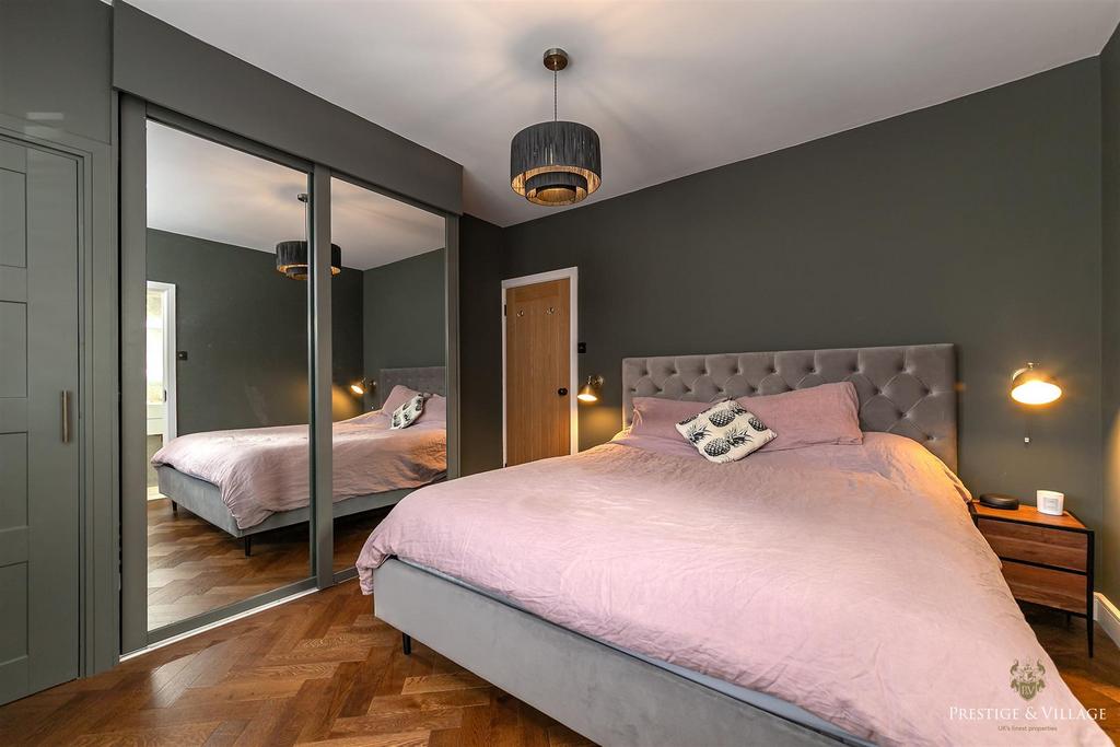 21 Bed 1 29 Cobden Hill Logo-49.JPG