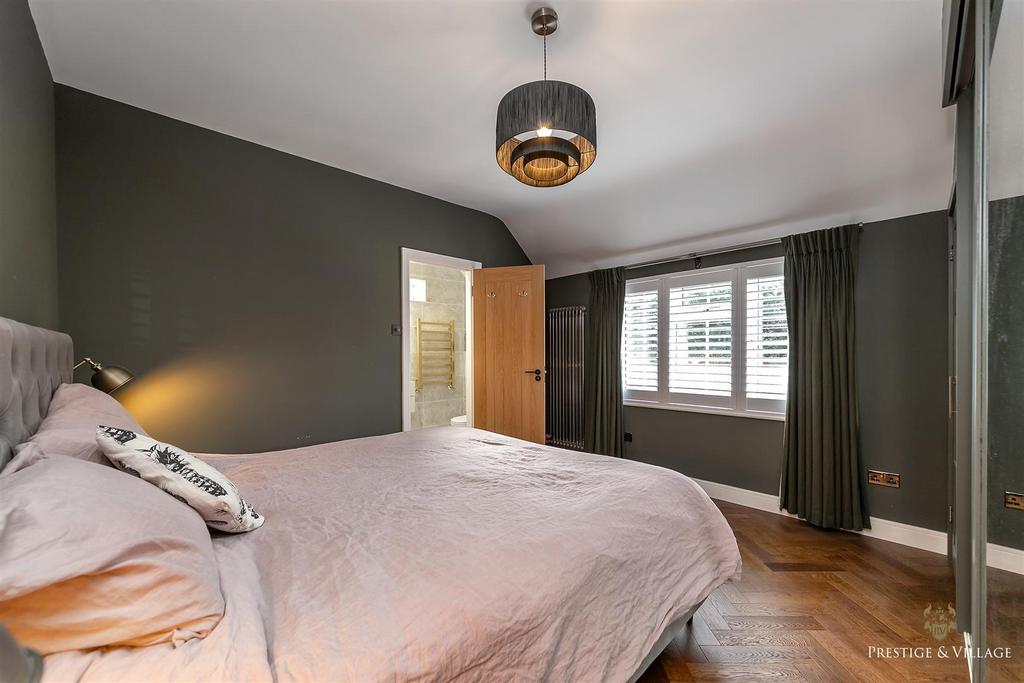 22 Bed 1 29 Cobden Hill Logo-47.JPG