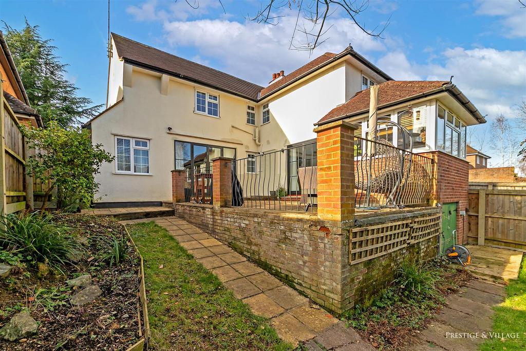 36 Back Garden 29 Cobden Hill Logo-68.JPG