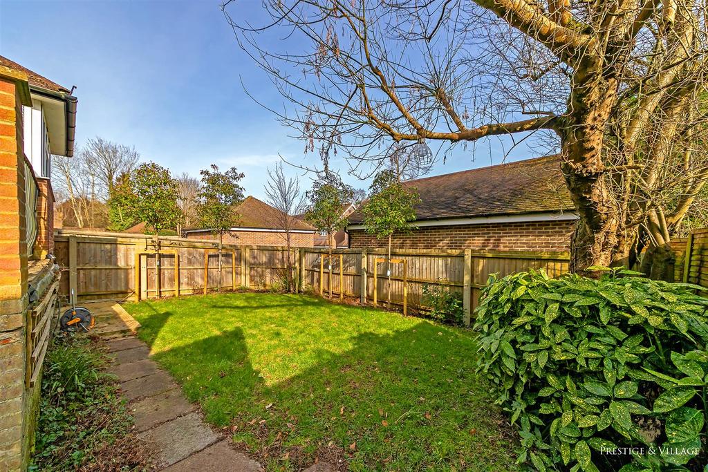 39 Back Garden 29 Cobden Hill Logo-66.JPG
