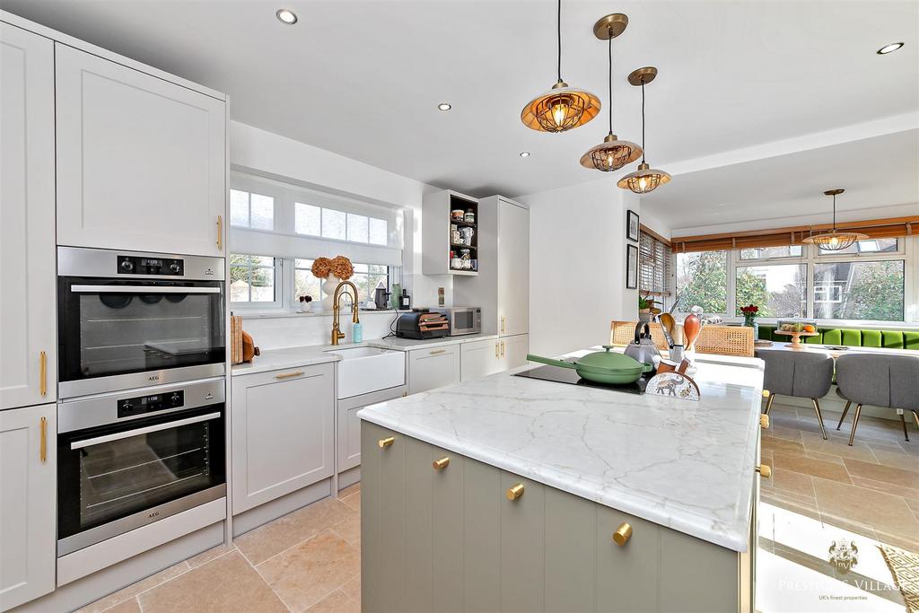 10 Kitchen 29 Cobden Hill Logo-15.JPG