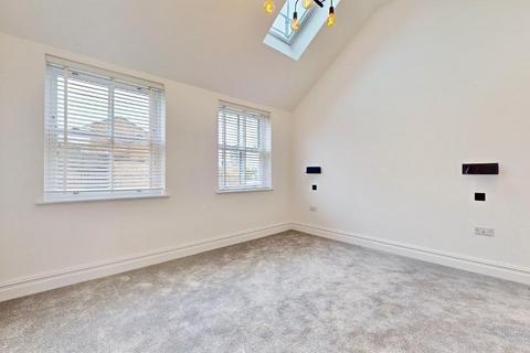 undefined, Rampart street, Aldgate, London, E1 2LA