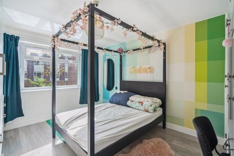 4 bedroom terraced house for sale, Myrtleside Close, Northwood, Middlesex