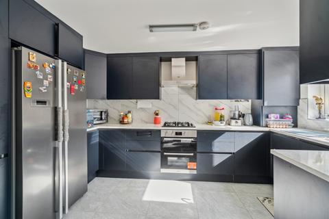 4 bedroom terraced house for sale, Myrtleside Close, Northwood, Middlesex