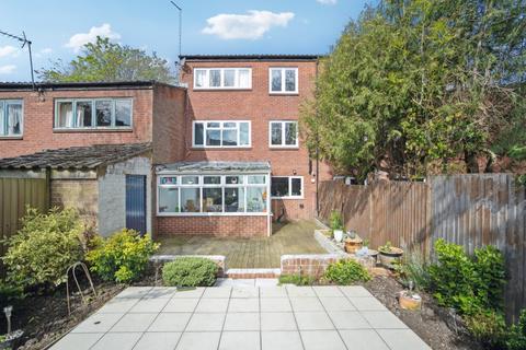Myrtleside Close, Northwood, Middlesex