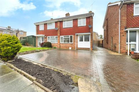 3 bedroom semi-detached house to rent, Meadow Walk, Kent CT5