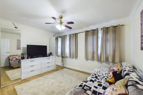 1 bedroom flat for sale, Mawney Road, Romford RM7