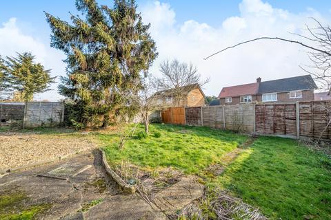 7 Roberts Close, Romford, RM3 7BT