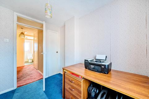 7 Roberts Close, Romford, RM3 7BT