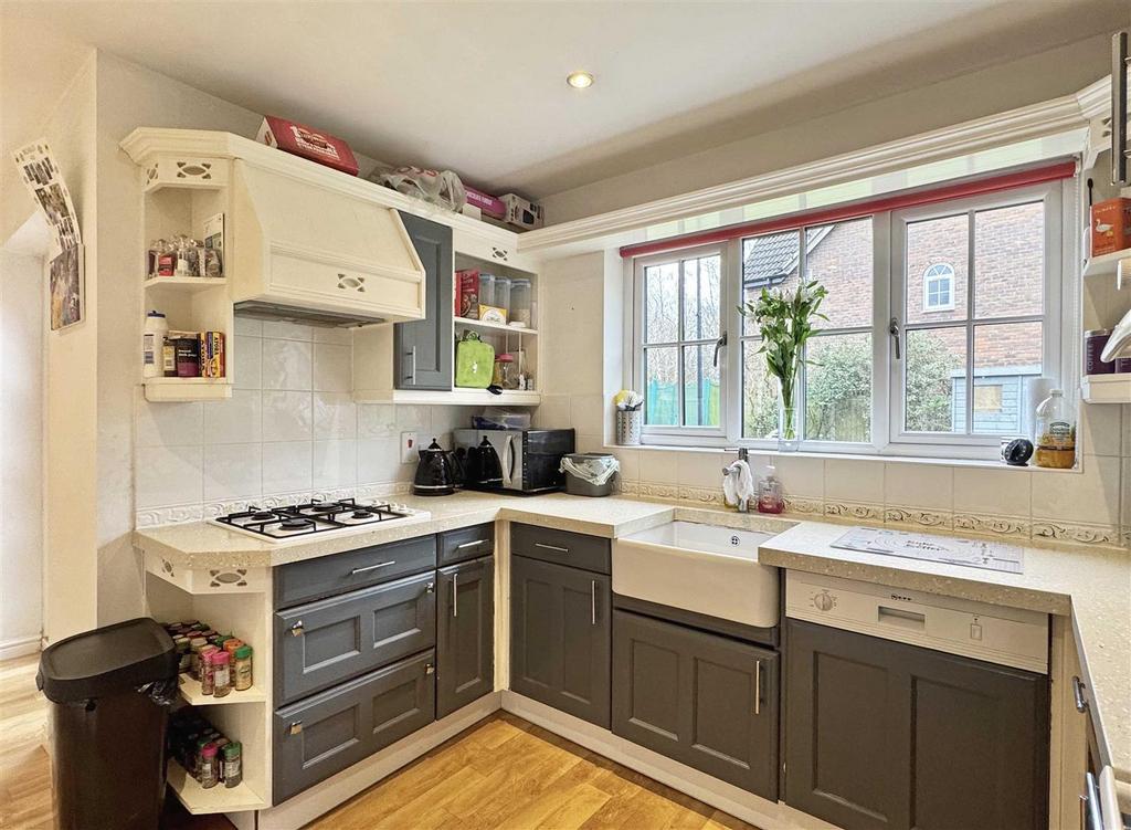 Kitchen b.jpg