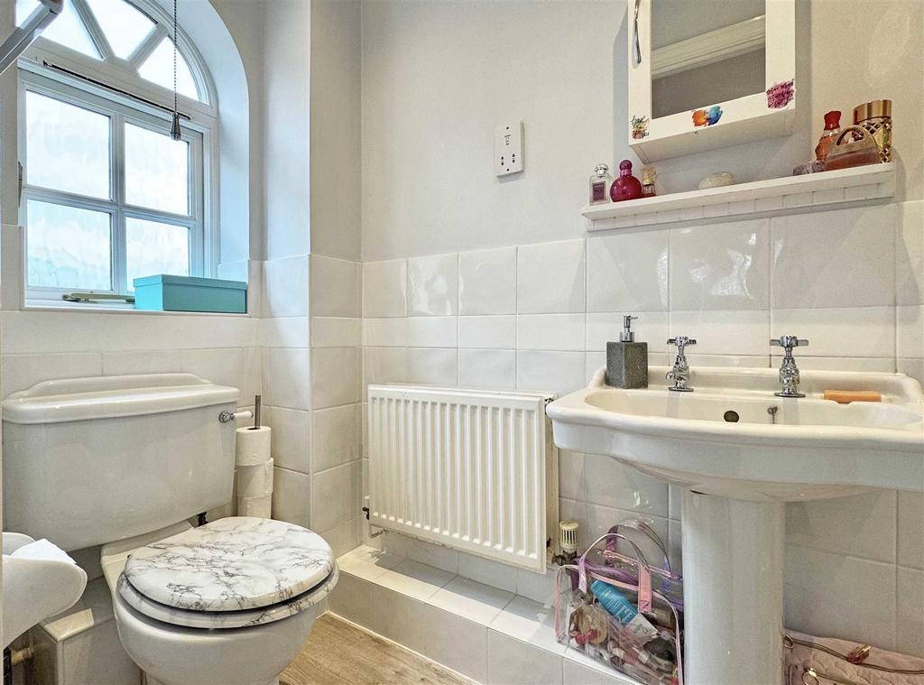 En-Suite 2b.jpg