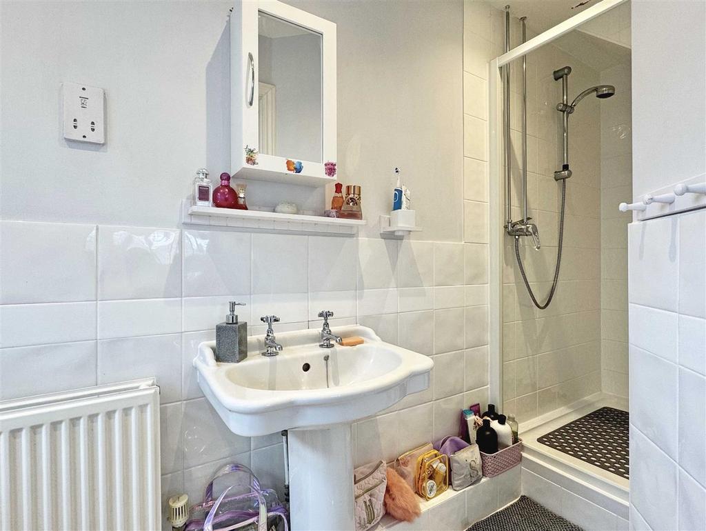 En-Suite 2.jpg