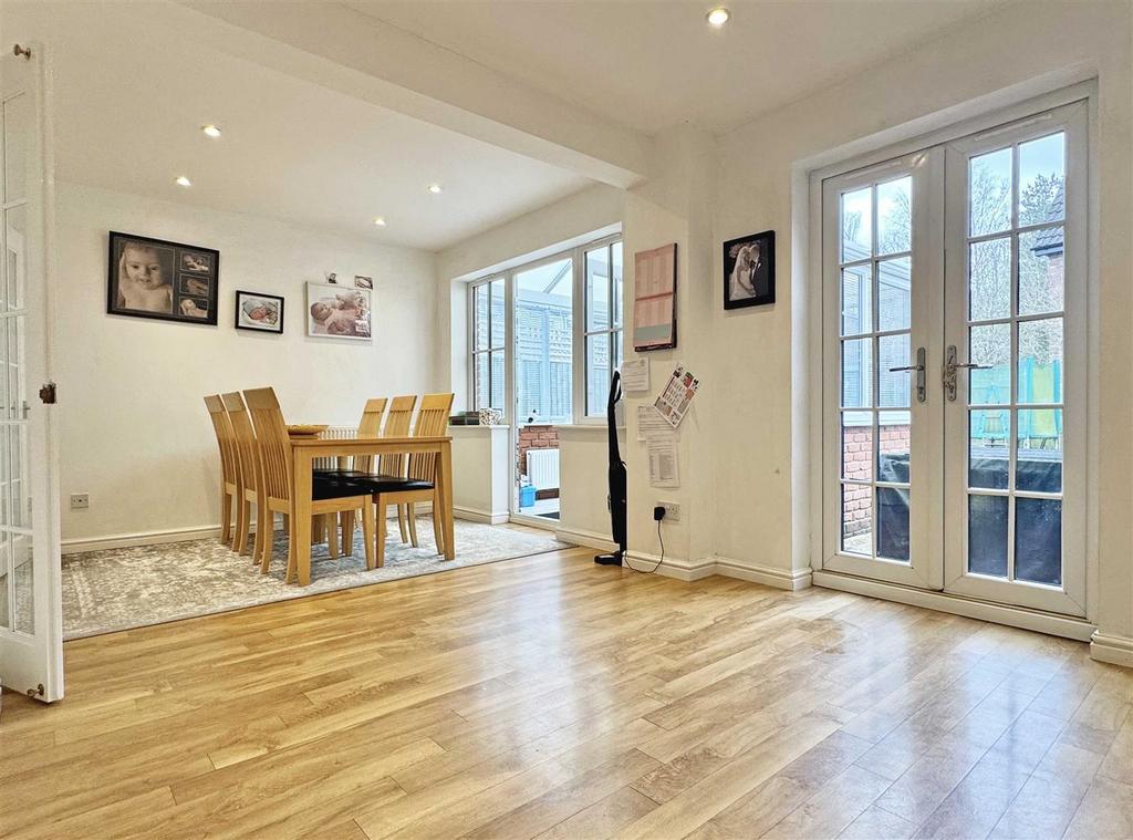 Dining Area.jpg