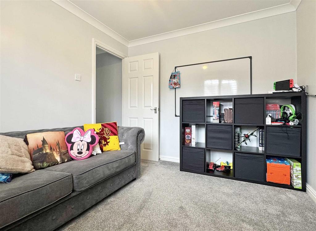 Bedroom 4b.jpg