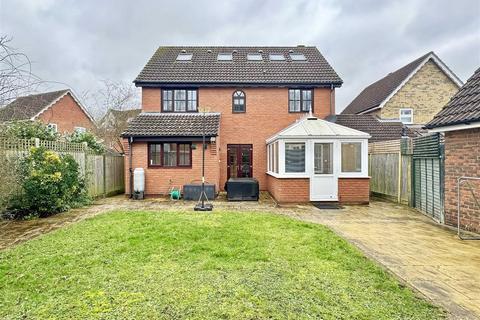 27 Framlingham Way, Great Notley, Braintree, CM77 7YY