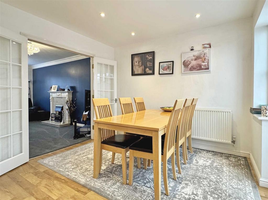 Dining Area b.jpg