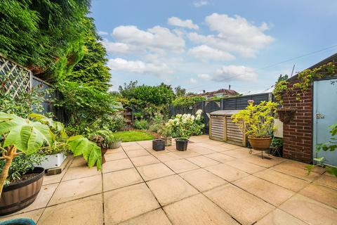 2 bedroom flat for sale, Beacon Hill Road, Hindhead, GU26