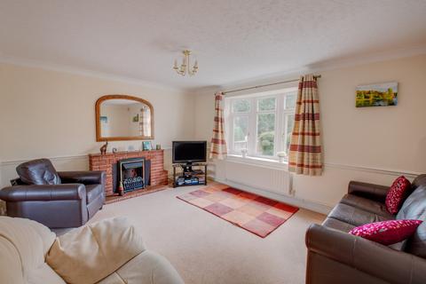 3 bedroom end of terrace house for sale, Shelley Close, Catshill, Bromsgrove, Worcestershire, B61