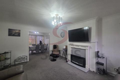 3 bedroom detached house to rent, Kingsway Road, Leicester LE5