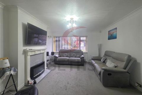 3 bedroom detached house to rent, Kingsway Road, Leicester LE5