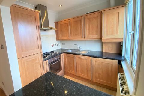 2 bedroom duplex to rent, Woodville Road, London NW11