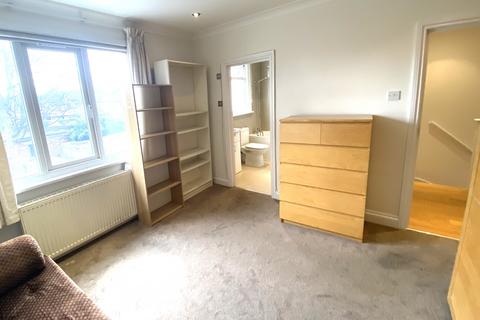 2 bedroom duplex to rent, Woodville Road, London NW11