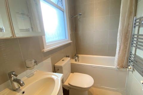 2 bedroom duplex to rent, Woodville Road, London NW11