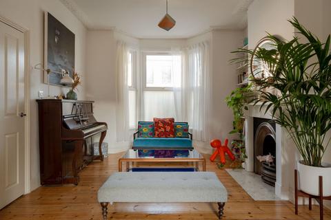 15 Lindley Road, London, E10 6QT