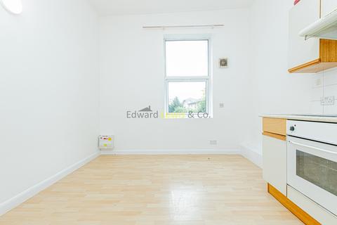 Studio to rent, Rowhill Road, London E5