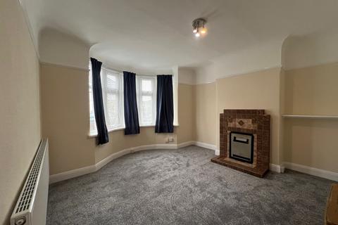 3 bedroom semi-detached house to rent, Coronation Road, Aldershot GU11