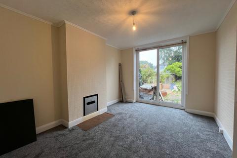 3 bedroom semi-detached house to rent, Coronation Road, Aldershot GU11