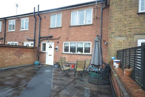 3 bedroom flat to rent, Maxwell Road, Beaconsfield HP9