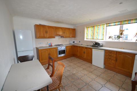 3 bedroom flat to rent, Maxwell Road, Beaconsfield HP9