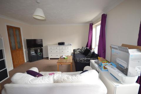 3 bedroom flat to rent, Maxwell Road, Beaconsfield HP9